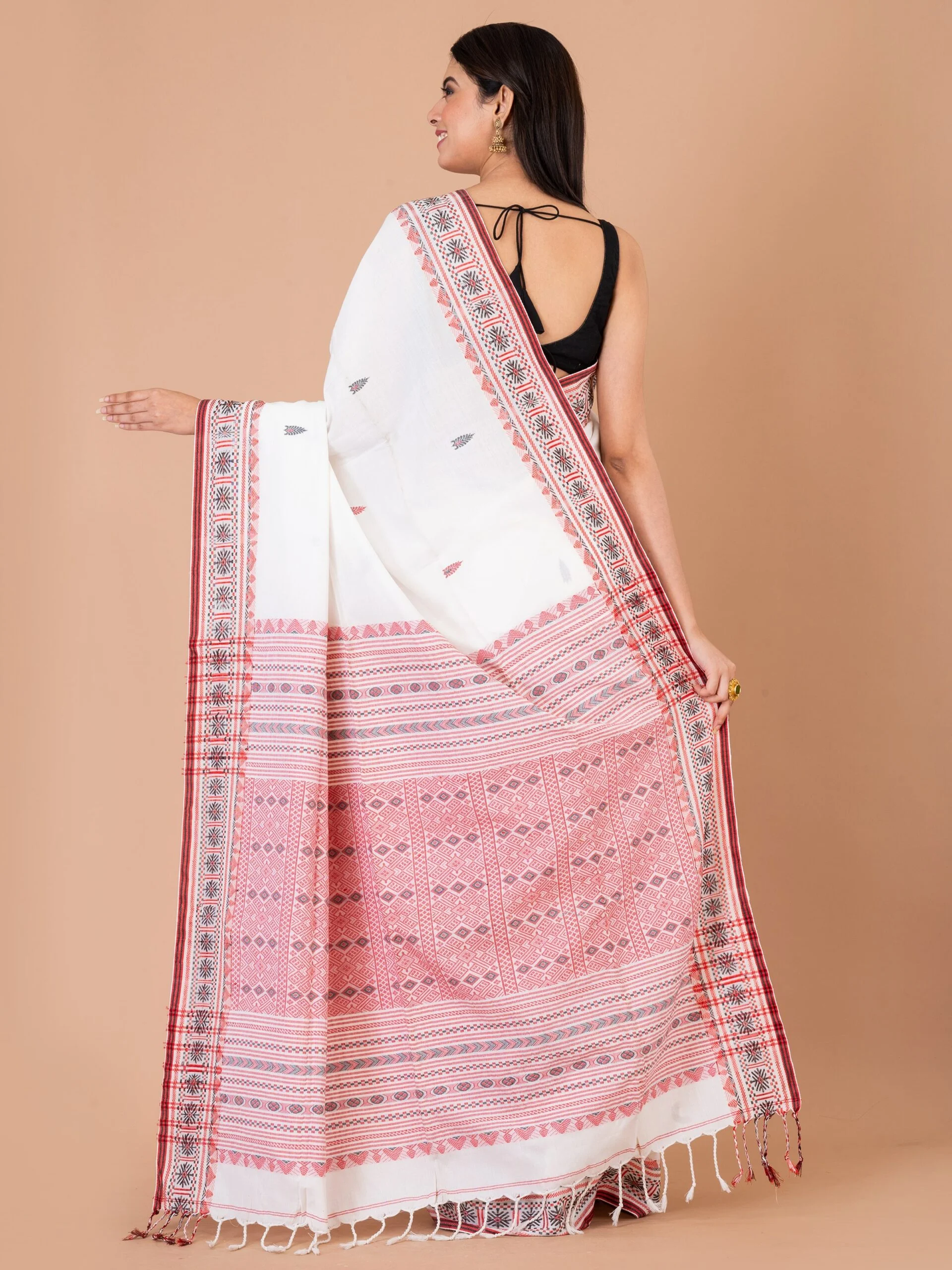 Jalpaibon Woven Design Handloom Pure Cotton Saree (Off White)
