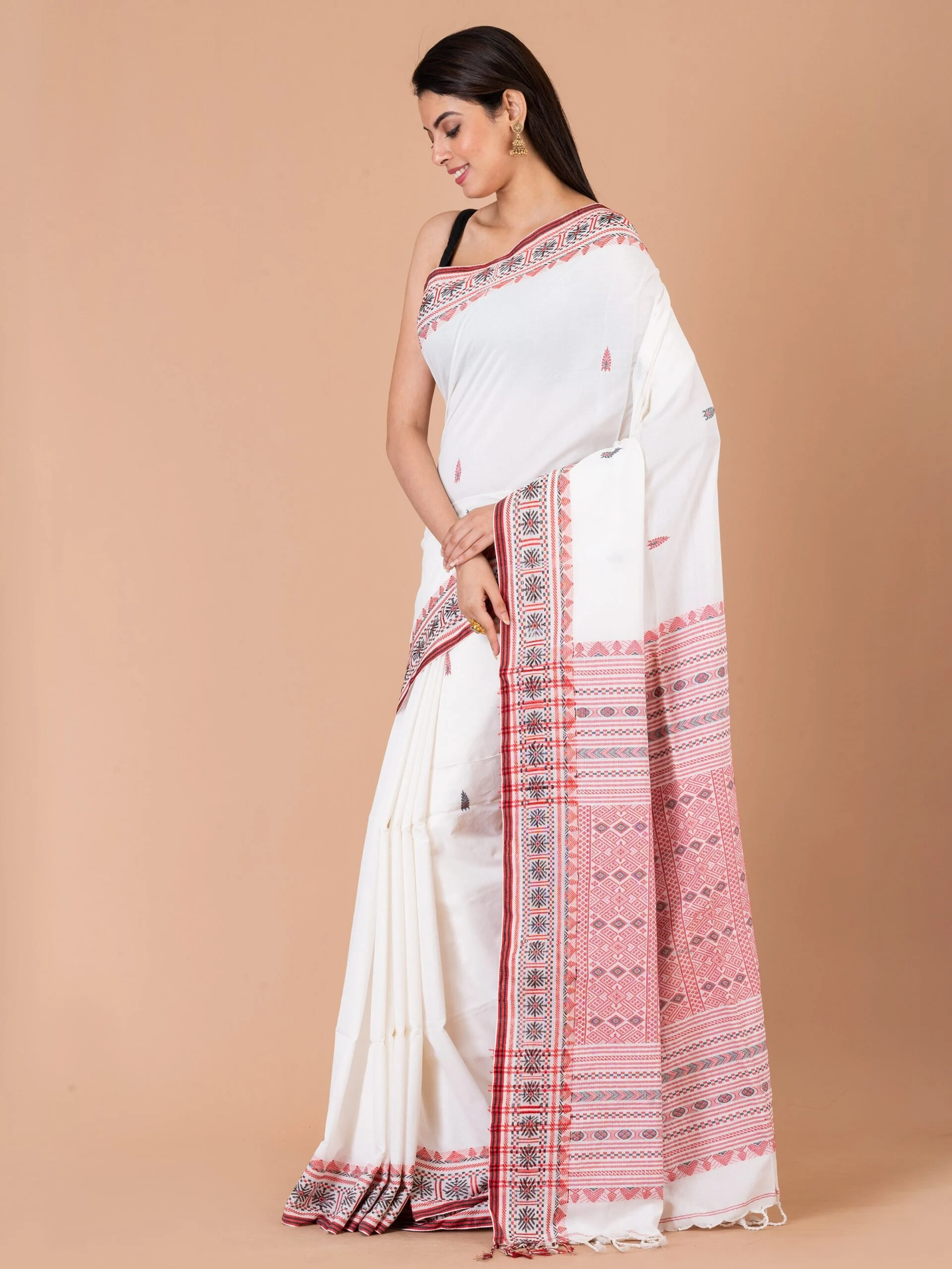 Jalpaibon Woven Design Handloom Pure Cotton Saree (Off White)