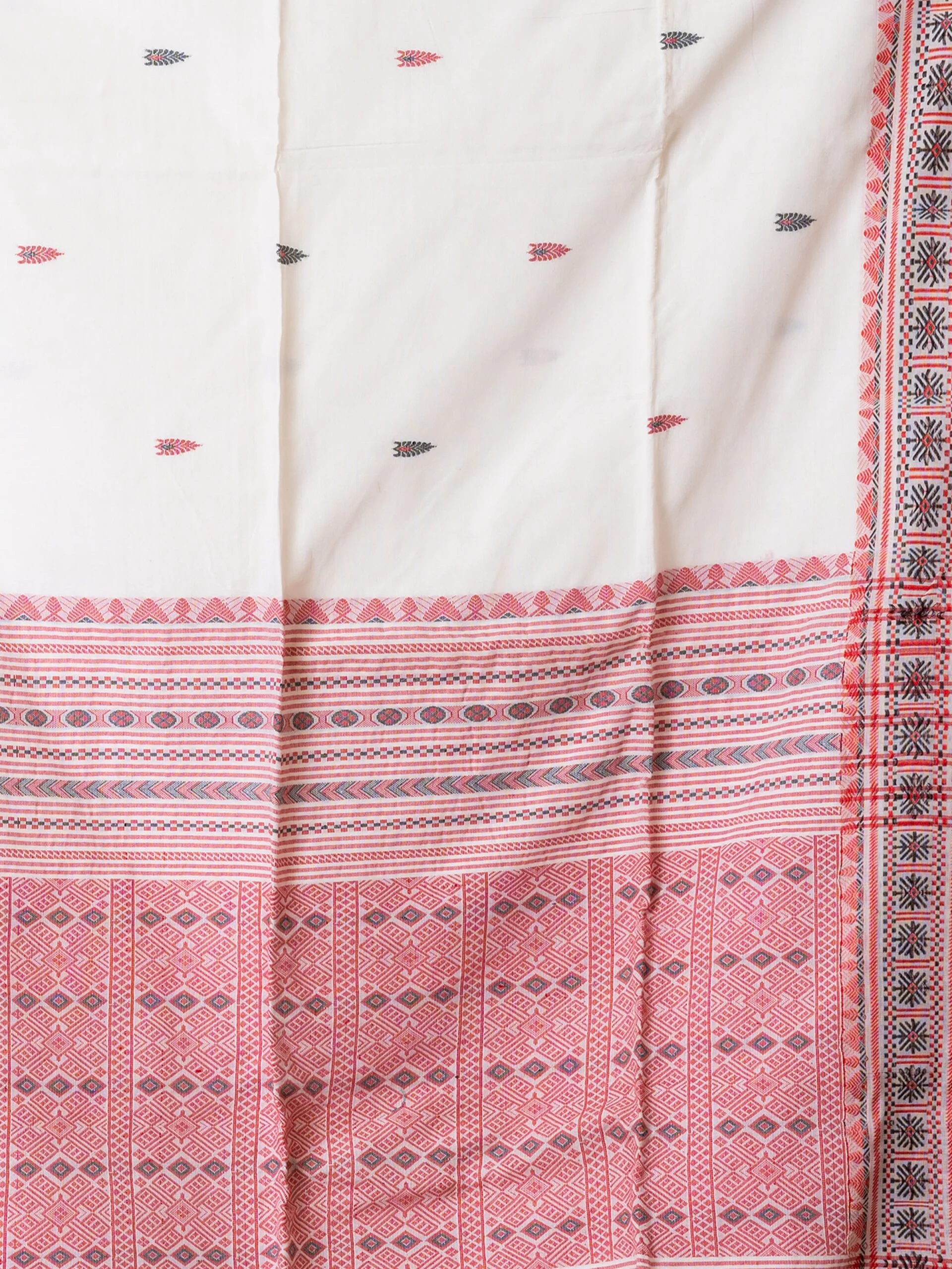 Jalpaibon Woven Design Handloom Pure Cotton Saree (Off White)