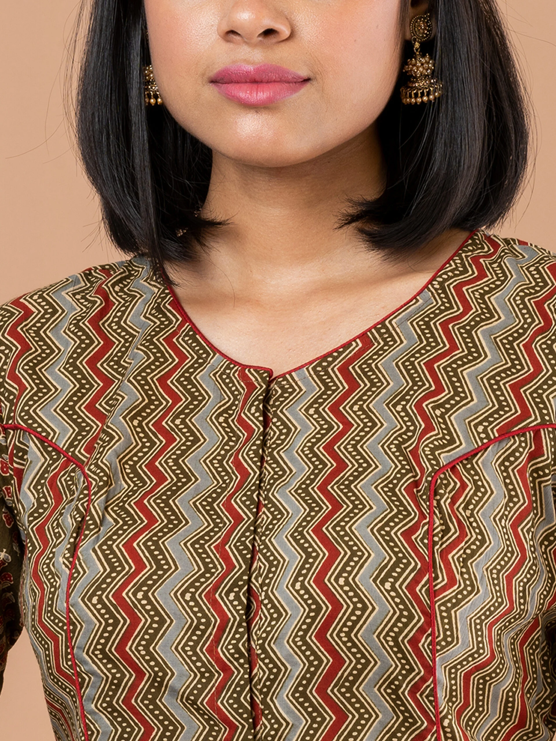 JALPBL-23_04_103_4-scaled-1.jpg JALPAIBON V-Neck Women Blouse In Green