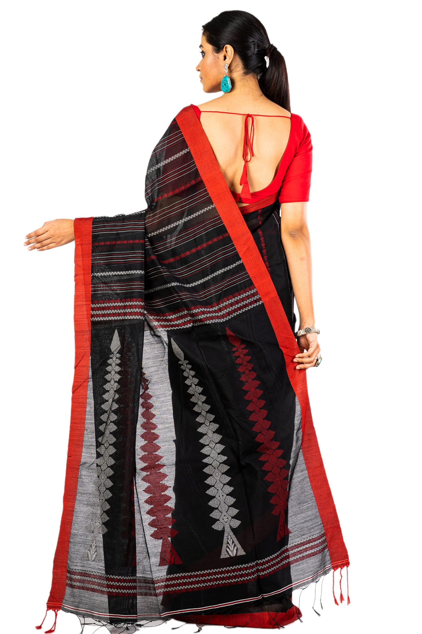 JALPSAR-211045_3-scaled-1.jpg Jalpaibon Woven Black Handloom Silk Cotton Saree