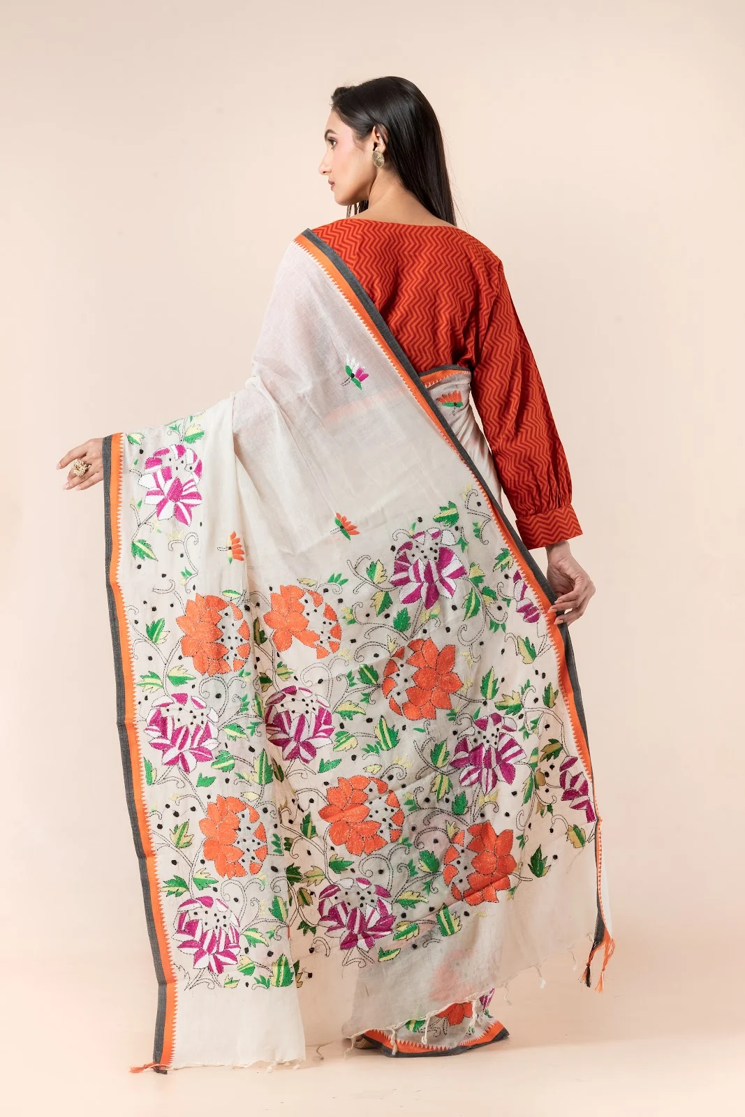 Jalpaibon Cream Kantha Embroidery Cotton Saree
