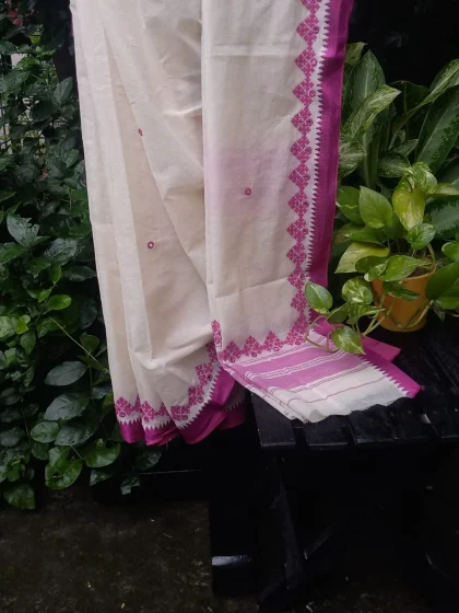 Jalpaibon Cream Gujarati Embroidery Cotton Saree