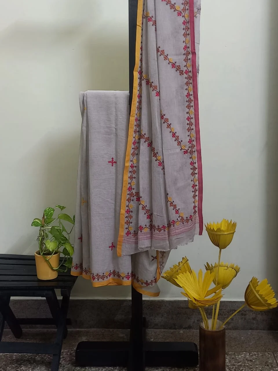 JALPSAR/26/07/10-image-3 Jalpaibon Light Grey Gujarati Embroidery Cotton Saree